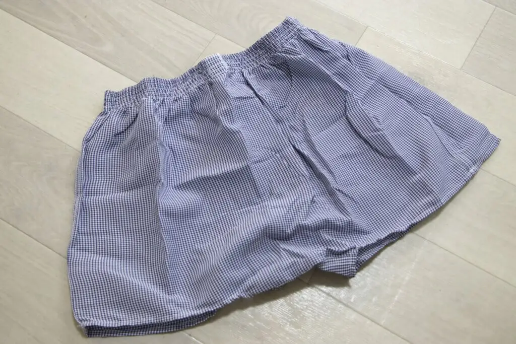 パンツ　白いシミ　浮気