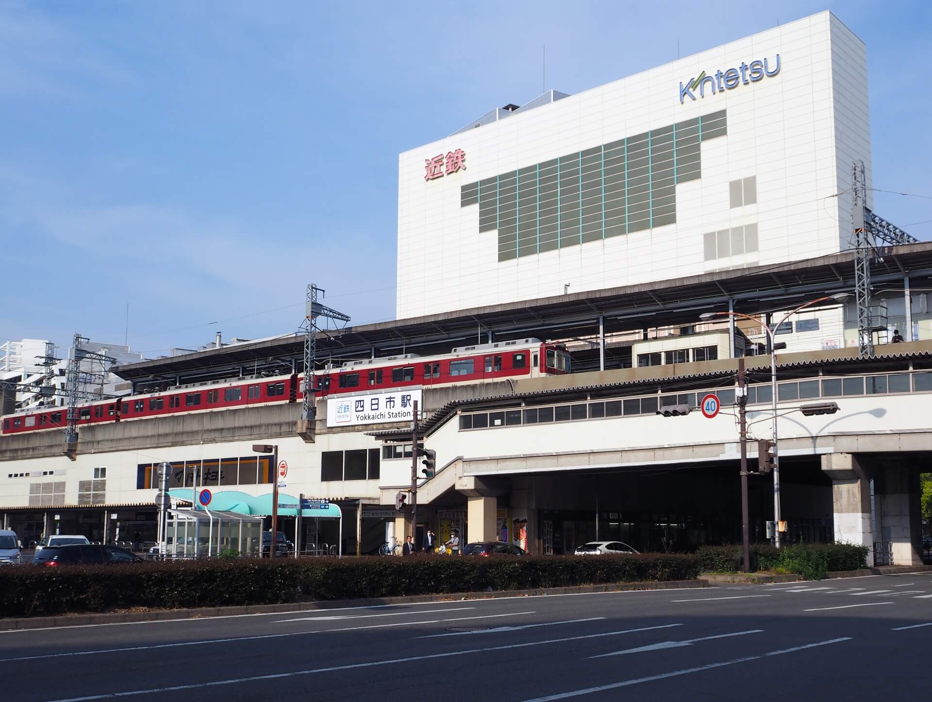 近鉄四日市駅周辺の商業施設とホテルの配置図